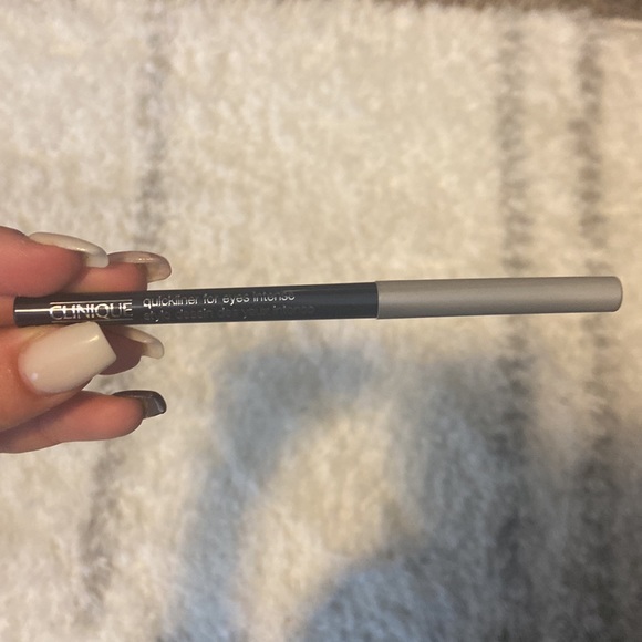 Clinique makeup bag and samples - Picture 4 of 7